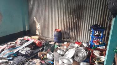 Eight burnt in fire from gas leak in Narayanganj