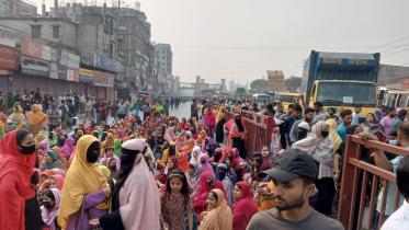 RMG workers block Dhaka-Mymensingh highway demanding arrears