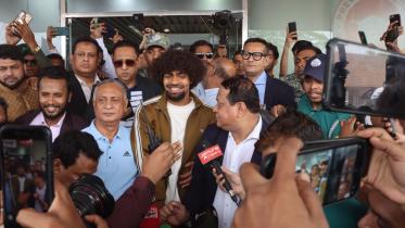 English Premier League Footballer Hamza Chowdhury Arrives in Bangladesh