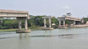 Arial Khan river bridge construction delay