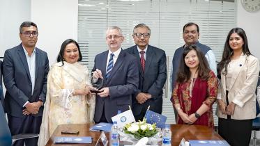 photo_-aiub_hosts_lets_talk_with_eu_ambassador_osc03635.jpg