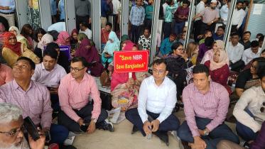 Protesting NBR officials observe work abstention
