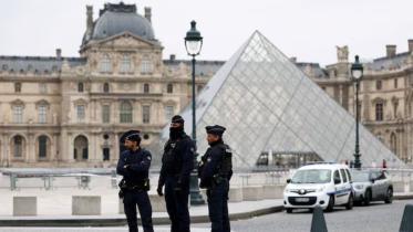 louvre.jpg