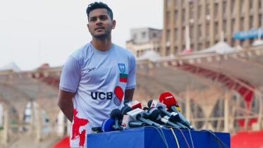 shamit_addressing_the_media.jpg