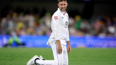 afp_20251205_877x8dm_v1_highres_cricketausengashes.jpg