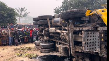 Four traders killed as truck overturns at Rajshahi banana market