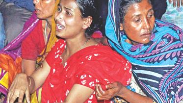 relatives-of-bappi-crying.jpg