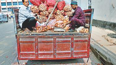 TCB to sell Indian onions at Tk 40/kg from tomorrow