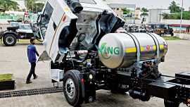 liquefied-natural-gas-truck.jpg