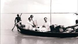 As part of their election campaign, Huseyn Shaheed Suhrawardy and Sheikh Mujibur Rahman were traveling in Rajshahi by boat (1954).