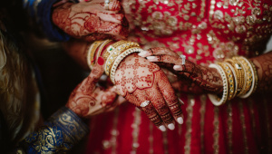 indian-bride-dresses-traditional-jewelry-wedding-ceremony.jpg