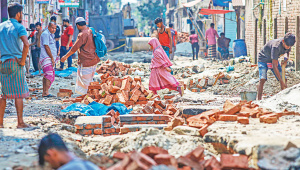 digging-in-Dhaka.jpg