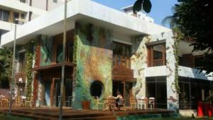 Holey Artisan Cafe