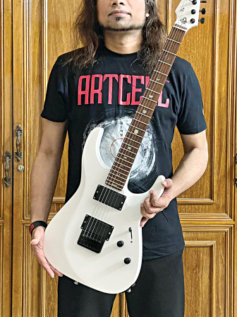 guiter2.jpg
