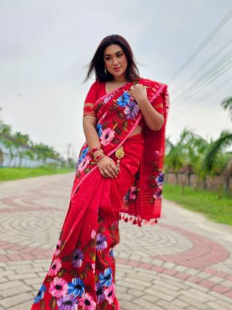 Apu Biswas opens up about ‘Lal Shari’, Shakib Khan