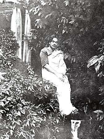 nazrul_at_sitakunda_1929.jpg