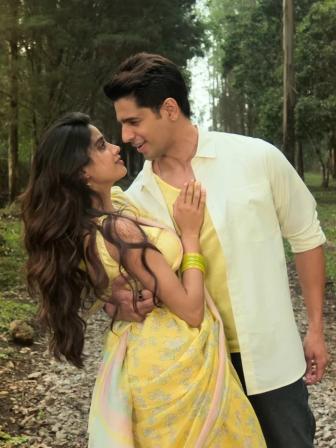 Param Sundari charms, just not enough
