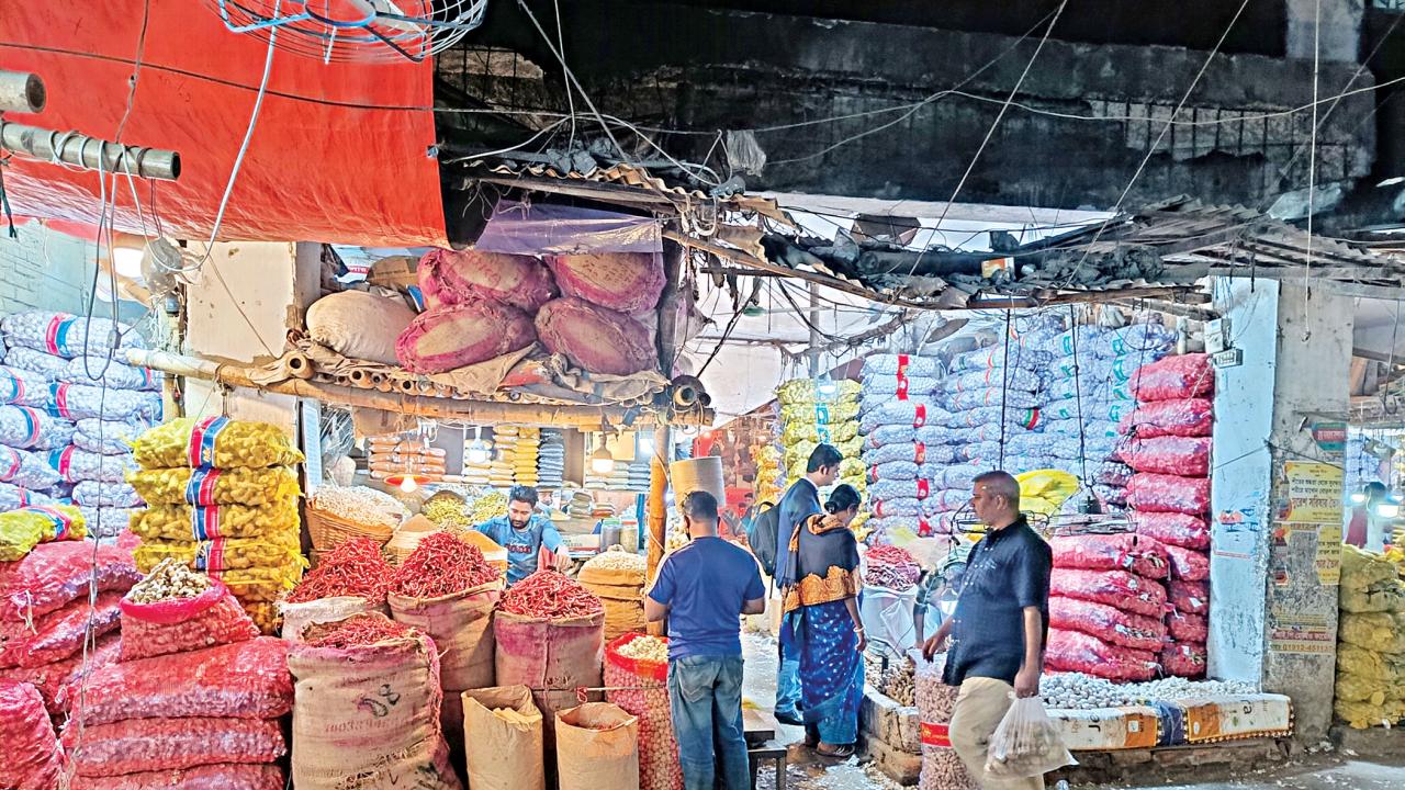 Karwan Bazar In Dhaka