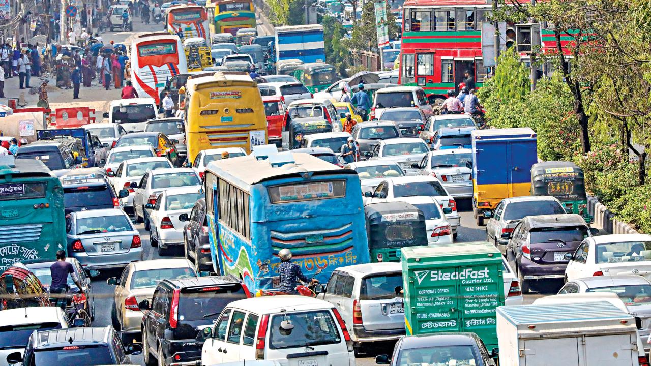 Traffic congestion Dhanmondi streets